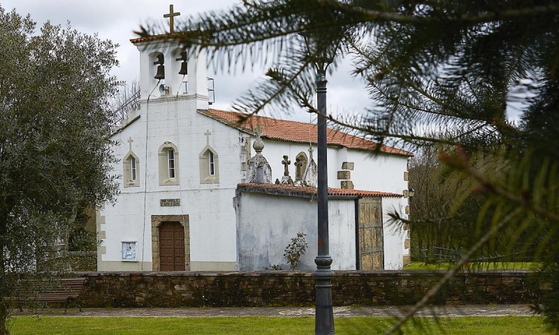 Igrexa Parroquial e Cruceiro (Galegos)