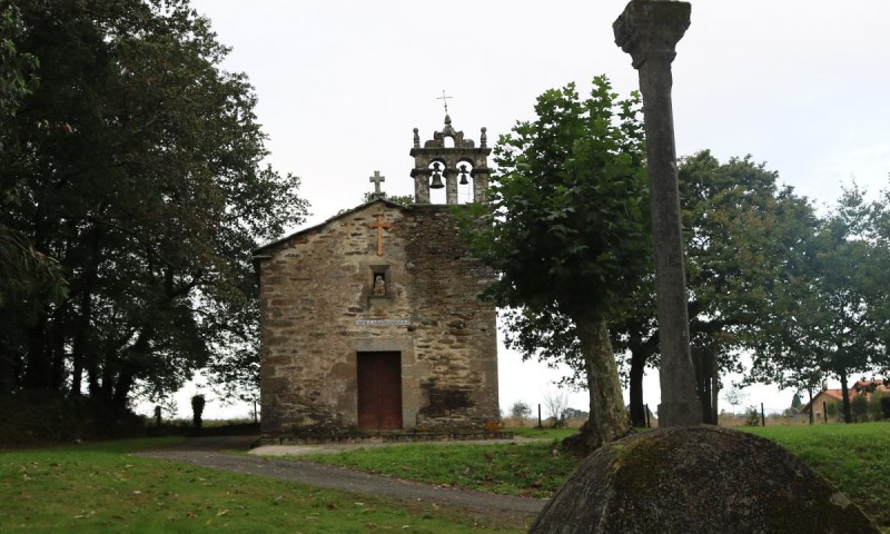 Capela de San Roque e Cruceiro (Moar)