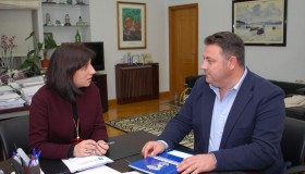 A Conselleira do Medio Rural analiza co alcalde de Frades as posibilidades de mellorar as infraestruturas no concello