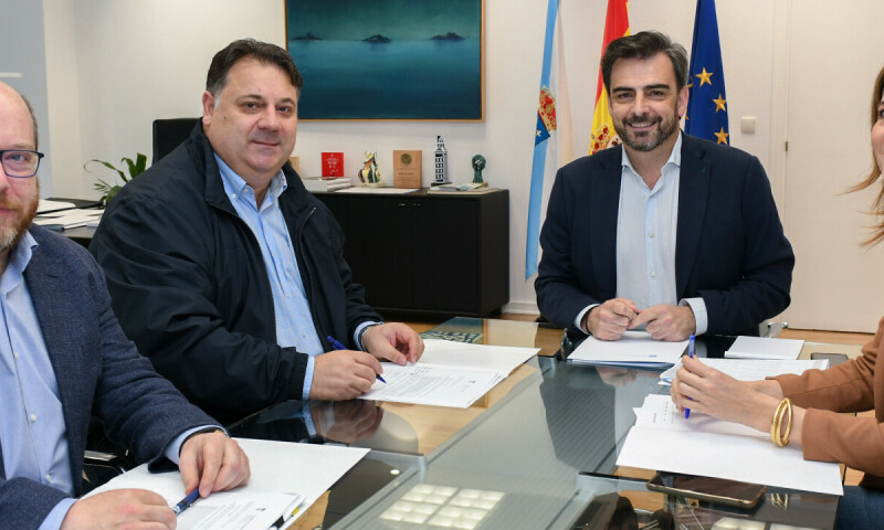 O alcalde de Frades reúnese co conselleiro de Presidencia para seguir avanzando en vías de colaboración entre ambas administracións