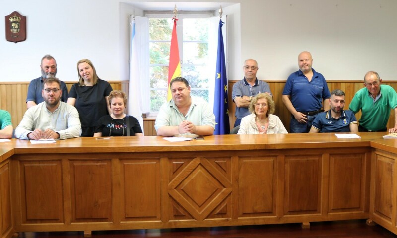 O Concello de Frades achega 500 euros a cada unha das doce comisións de festexos do municipio para organizar as festas patronais