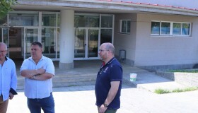 O delegado territorial de Educación supervisa as obras de mellora acometidas no edificio da ESO do CPI Ponte Carreira