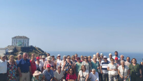 56 veciños e veciñas de Frades participan nunha excursión a Fisterra, Ézaro e Noia