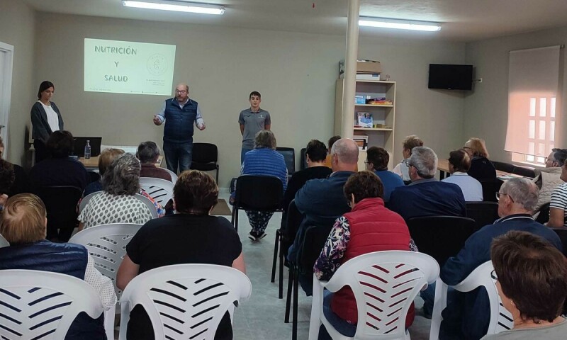 A charla sobre Nutrición e Saúde rexistra o seu segundo cheo consecutivo, desta vez no local social de Abellá