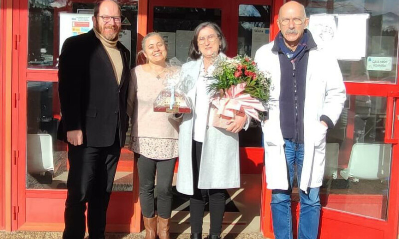 O Concello de Frades homenaxea a María Elena Casas Mirás, que se xubila despois de 39 anos como practicante no municipio