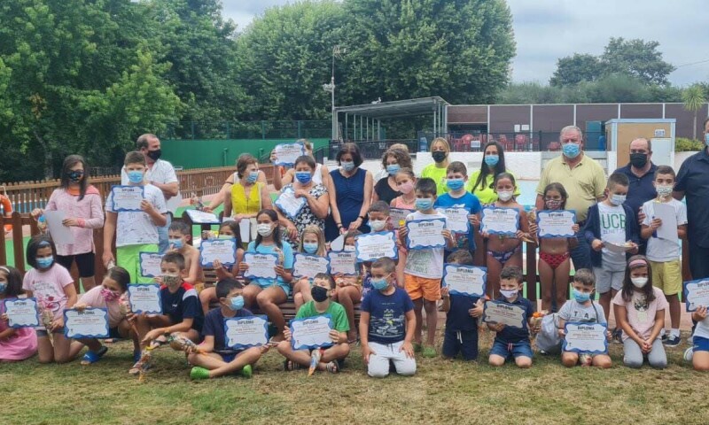 Un total de 57 persoas participaron nos cursos de natación do Concello de Frades