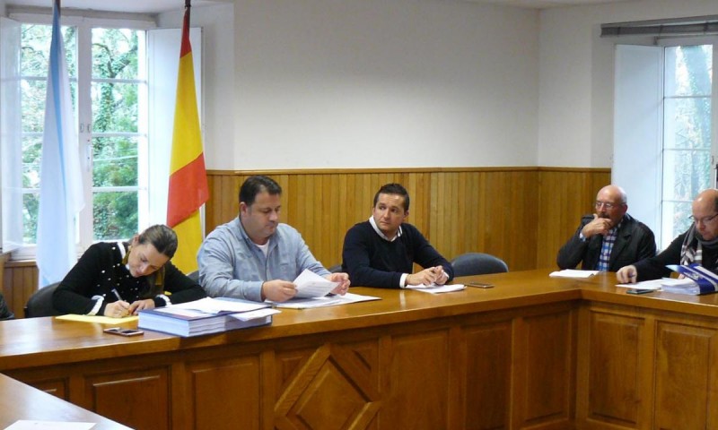 O Pleno de Frades aproba por unanimidade bonificar o 95% do IBI a 190 explotacións agrarias ou gandeiras do municipio