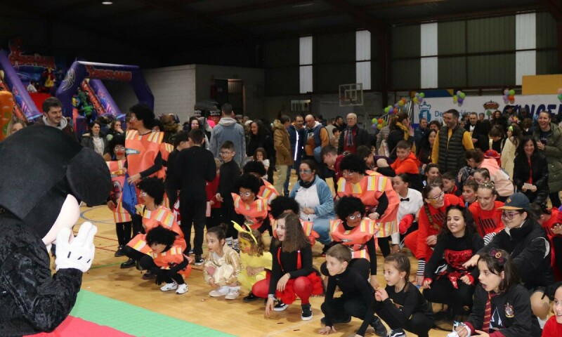 Máis de 600 persoas participaron na Festa e Concurso de Disfraces do Concello de Frades
