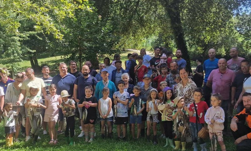 Trinta nenos e nenas desfrutaron do XXII Campionato de Pesca Infantil de Frades 