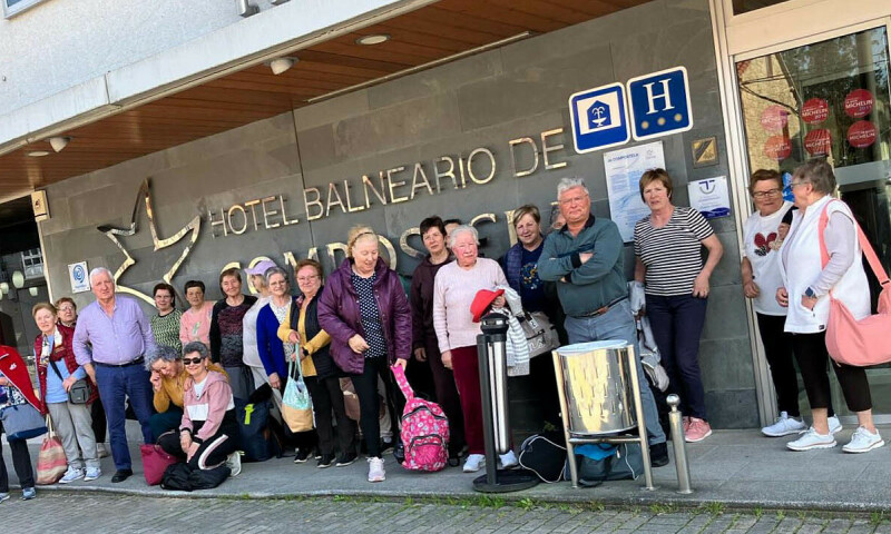 Unha media de 30 veciños e veciñas de Frades participaron este mes de marzo nas saídas ao Hotel Balneario Compostela