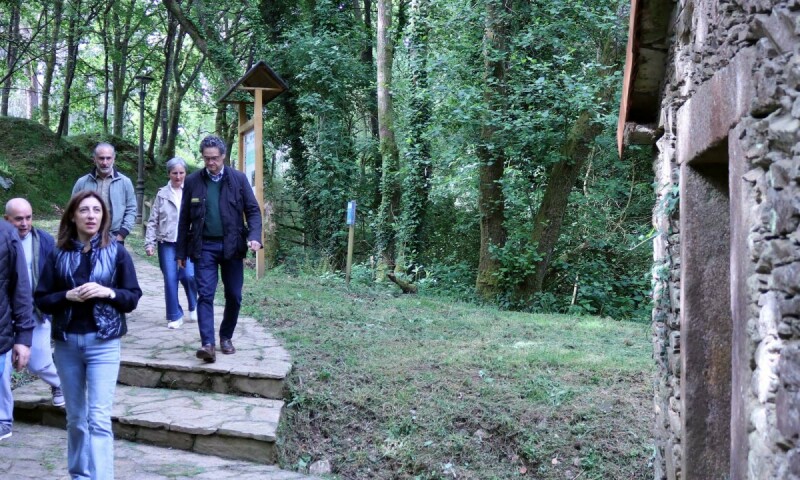 A conselleira de Medio Ambiente visita o muíño da Ponte Carballa, rehabilitado grazas a unha achega de case 14.500 euros da Xunta