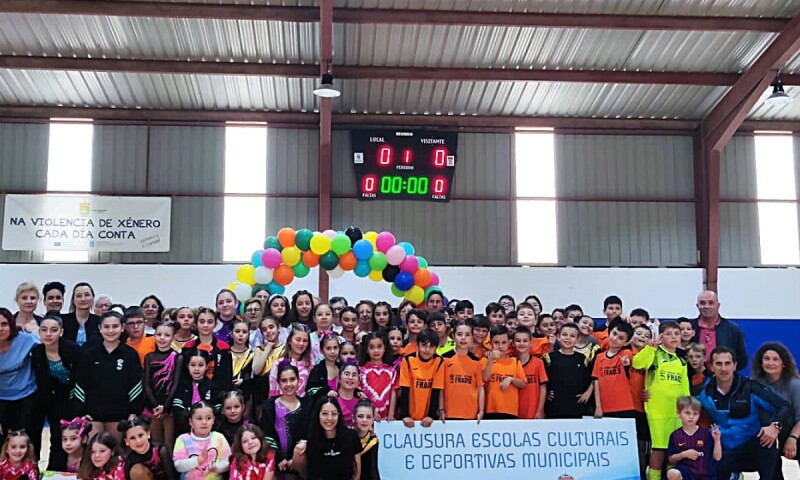 Unhas 140 crianzas e persoas adultas participan nas exhibicións do acto de clausura das Escolas Deportivas Municipais de Frades