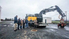 Belén do Campo visita dúas empresas de Frades beneficiarias en 2025 das liñas de axuda destinadas ao sector forestal