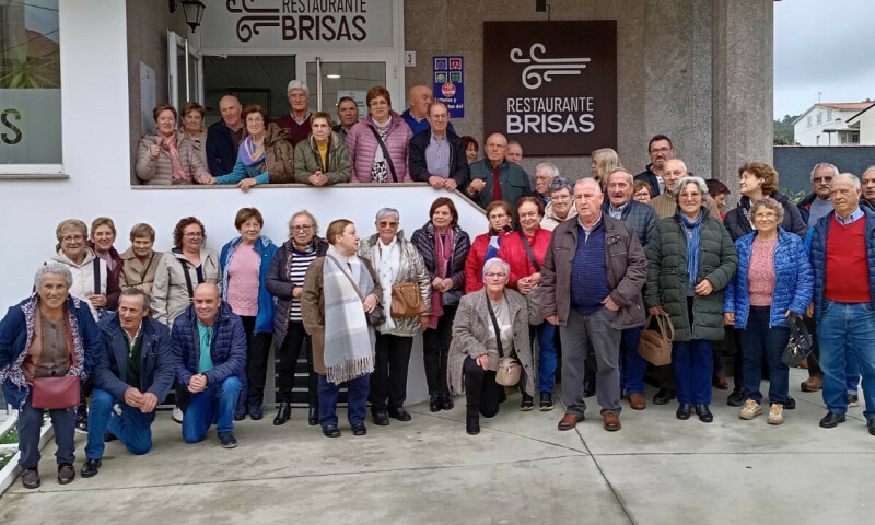 Oitenta veciños e veciñas participaron nunha excursión a Santo André de Teixido