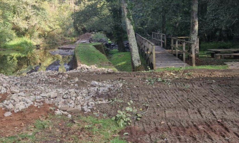 Comezan as obras de restauración do encoro da área recreativa da Presa nas que a Xunta de Galicia inviste preto de 50.000 euros 