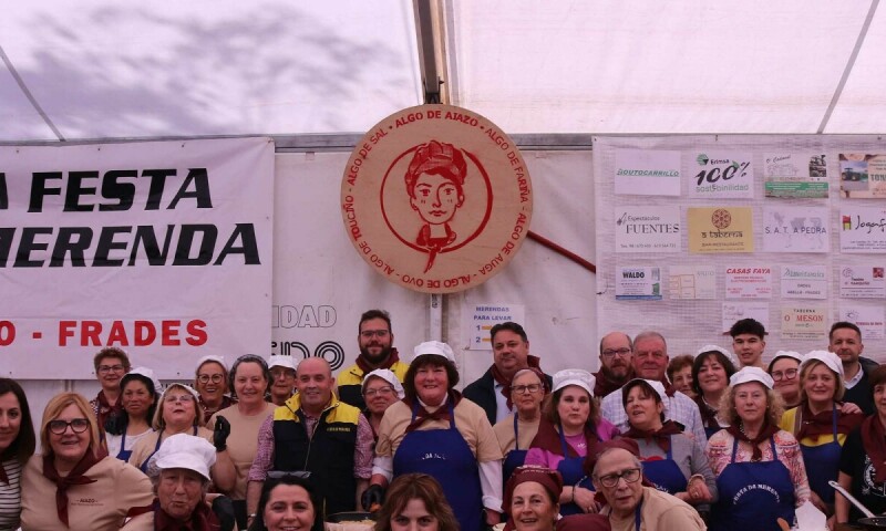 Milleiros de persoas desfrutan en Frades da XVIII Festa da Merenda de Aiazo 