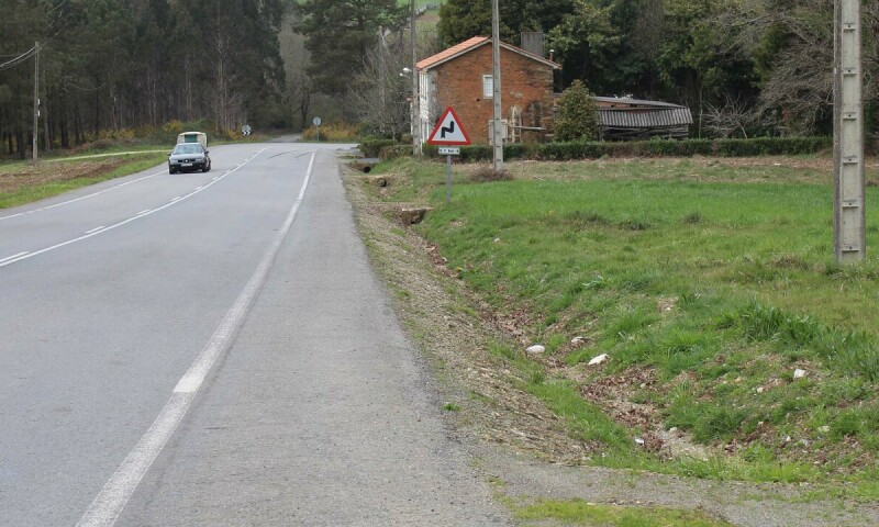 A Xunta autoriza as expropiacións para executar unha senda peonil e ciclista na AC-524 en Frades na que investirá 245.000 euros