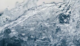 O Concello de Frades prohibe o uso da auga municipal para encher piscinas e regar xardíns