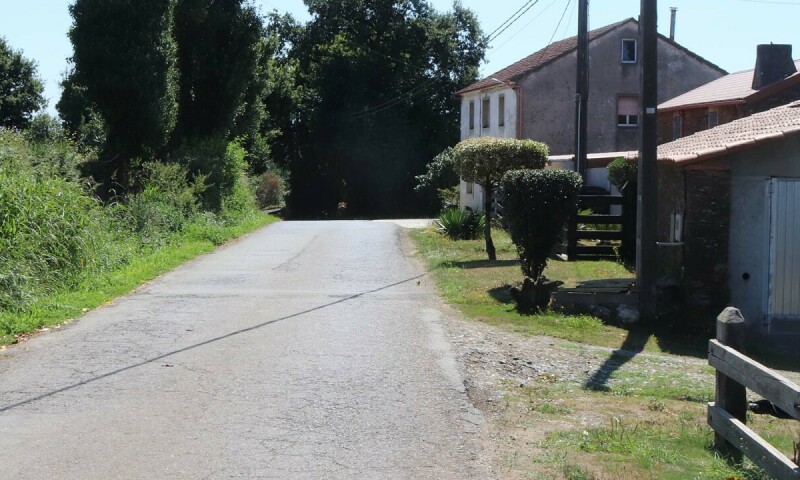 Os Concellos de Frades e Oroso aglomerarán a estrada a Castiñeiro Redondo, que discorre por ambos municipios 
