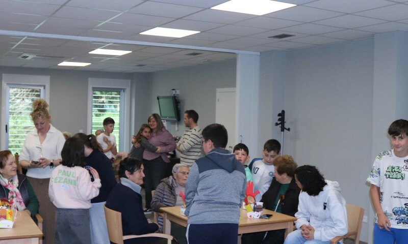 Nenos e nenas de 5º e 6º de primaria do CPI Ponte Carreira comparten lendas locais e galegas cos seus maiores