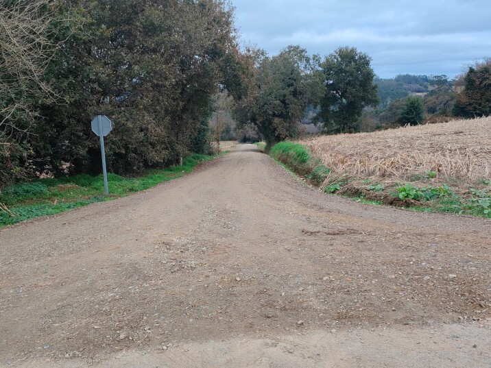 O Concello remata as obras de mellora de 3 camiños municipais de acceso a parcelas agrícolas en Abellá, Galegos e Mesos