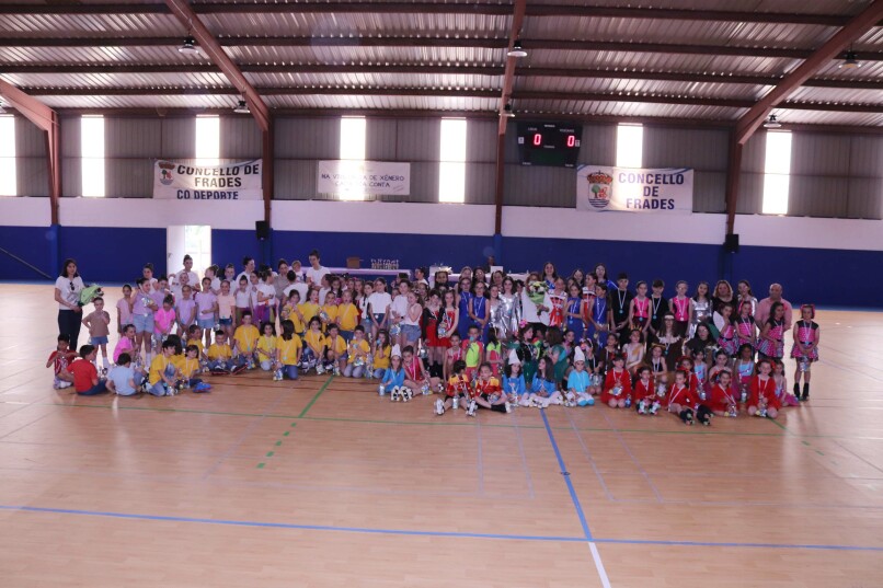 A Gala de Patinaxe do Concello de Frades reúne a 120 nenas e nenos