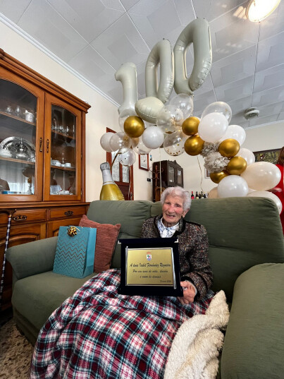 Isabel Fernández Regueira, veciña de Ponte Carreira, celebra o seu 100 aniversario