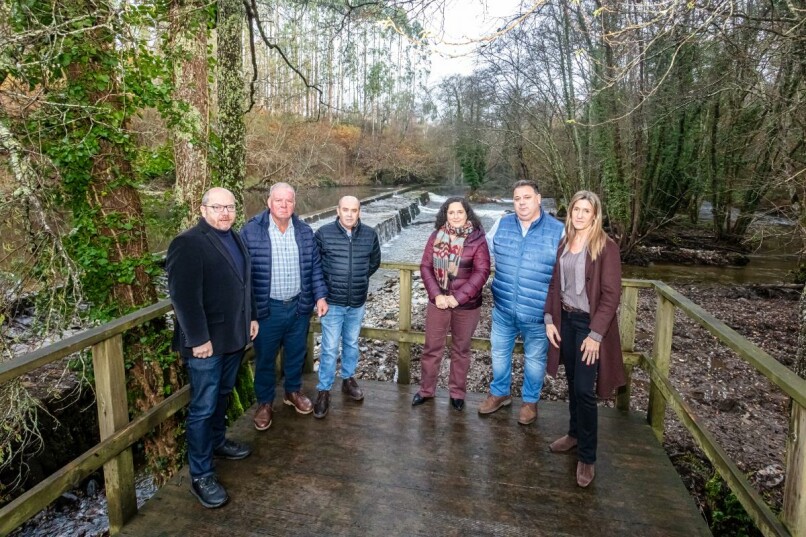 Rematadas as obras de recuperación do azude do río Tambre na área recreativa da Presa de Frades