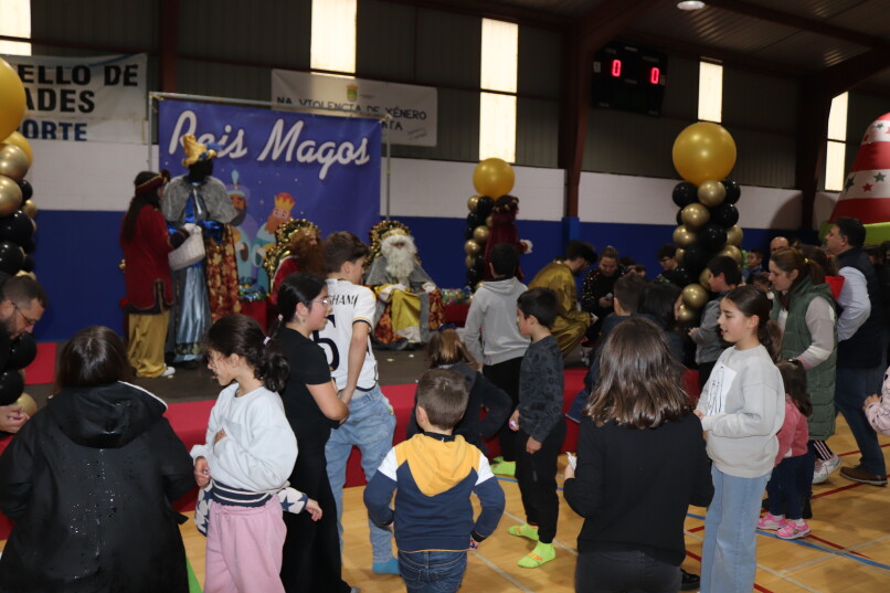 Medio milleiro de persoas participaron na Festa de Reis do Concello de Frades