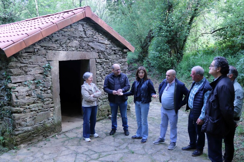 A conselleira de Medio Ambiente visita o muíño da Ponte Carballa, rehabilitado grazas a unha achega de case 14.500 euros da Xunta