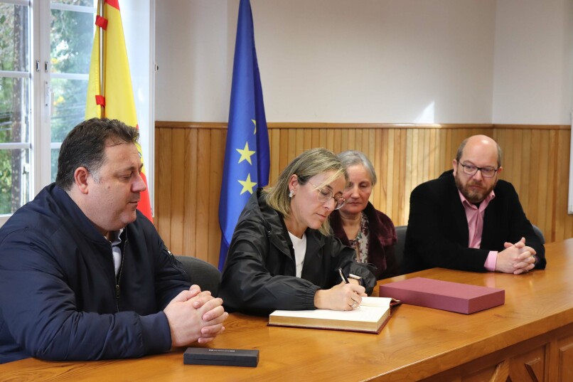 Ethel Vázquez anuncia a licitación das obras da senda peonil e ciclista na AC-524 en Frades, nas que a Xunta investirá 242.000 € 
