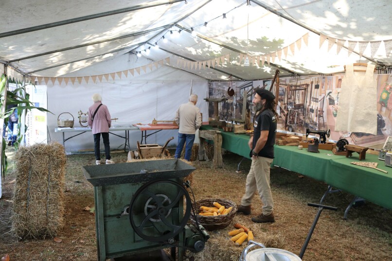 A III Festa Rural de Frades encheu de música, tradición, maxia e gastronomía a praza pública de Ponte Carreira