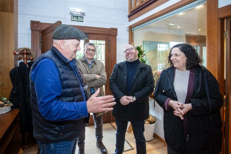 Belén do Campo visita dúas empresas de Frades beneficiarias en 2025 das liñas de axuda destinadas ao sector forestal