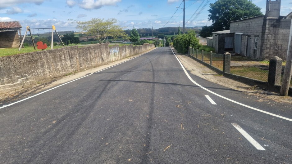 O Concello de Frades inviste máis de 180.000€ na mellora dos accesos a Caboladrón e ao punto limpo, así como no parking do colexio