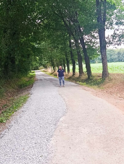 O Concello de Frades acomete un intenso programa de bacheo nas distintas parroquias