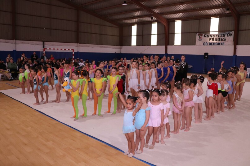 A Gala de Ximnasia Rítmica do Concello de Frades reúne a máis dun centro de nenas